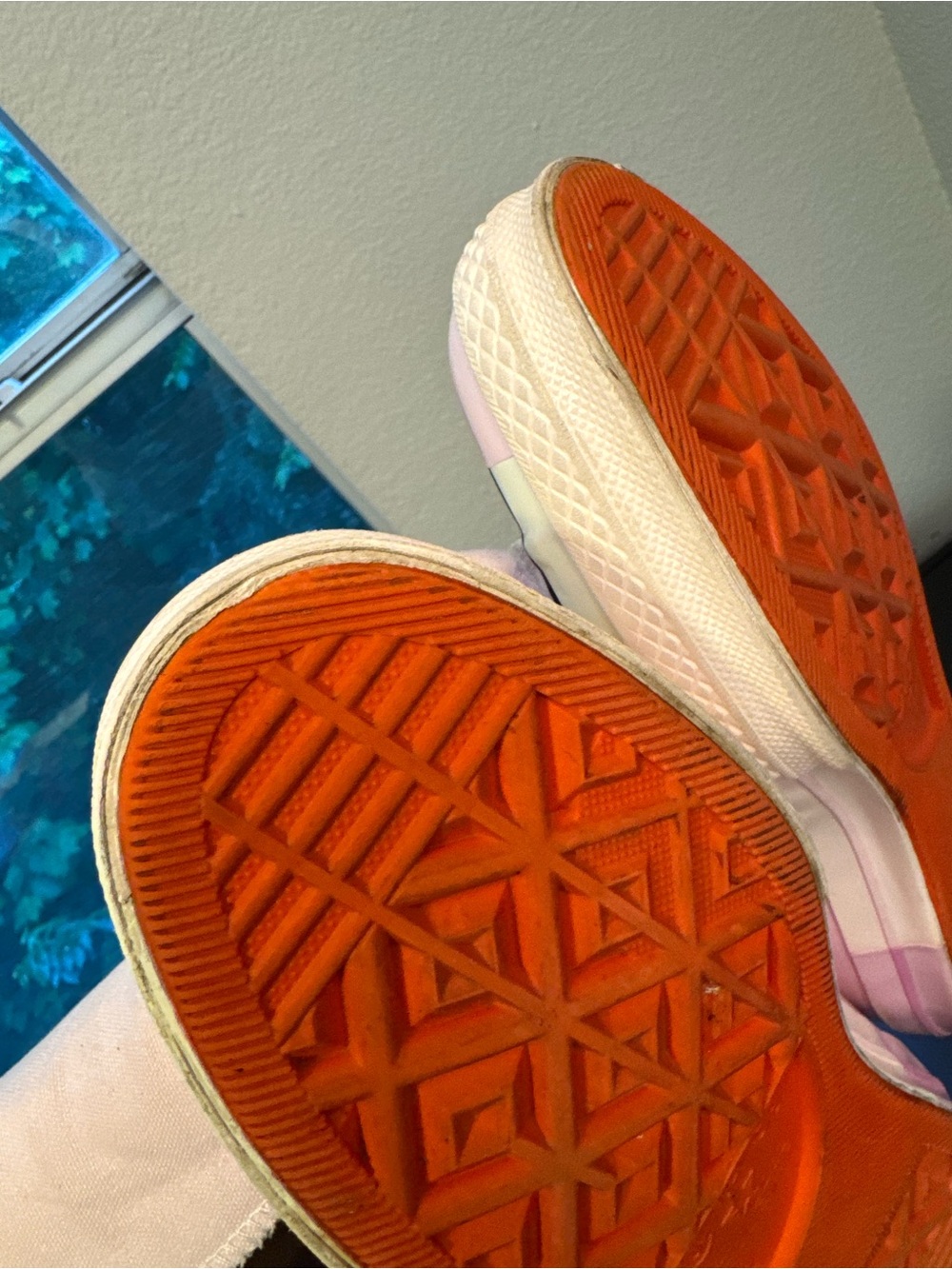 Converse Chuck 70s Hi x Millie Bobby Brown - Picture 9 of 11
